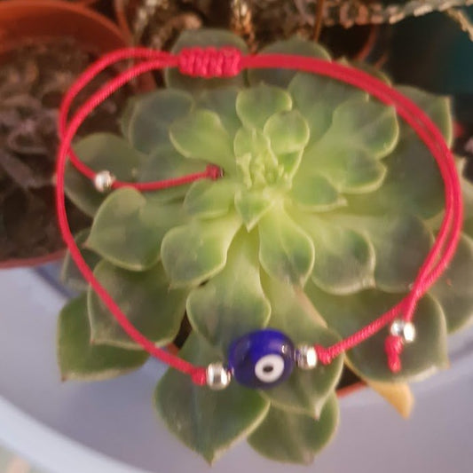 Kabbalah red string evil eye bracelet for protection. Believed to Prevent Bad Luck and Evil Eye. - Bluenoemi