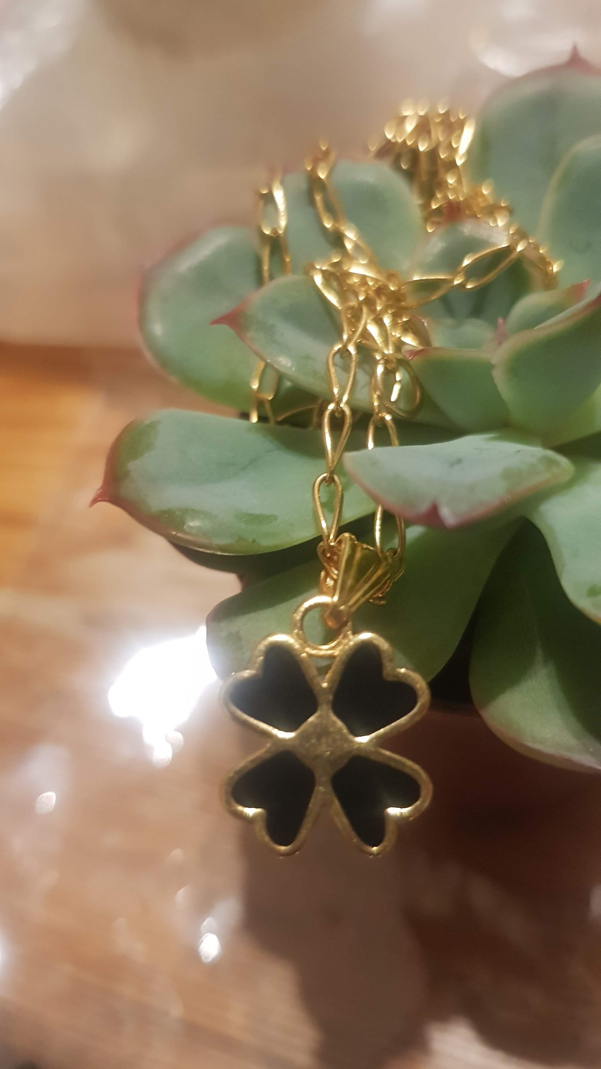 Necklace for women. Goldfilled pendant Clover Necklace for Woman / Girl. - Bluenoemi