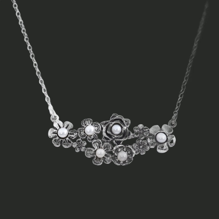 Silver chain with flowers and pearls. Necklaces for women. - Bluenoemi