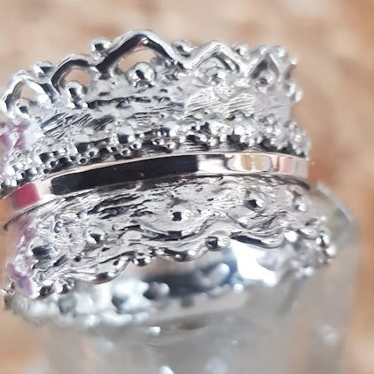 Romantic Spinner Rings for woman. Floral Lace Ring. - Bluenoemi