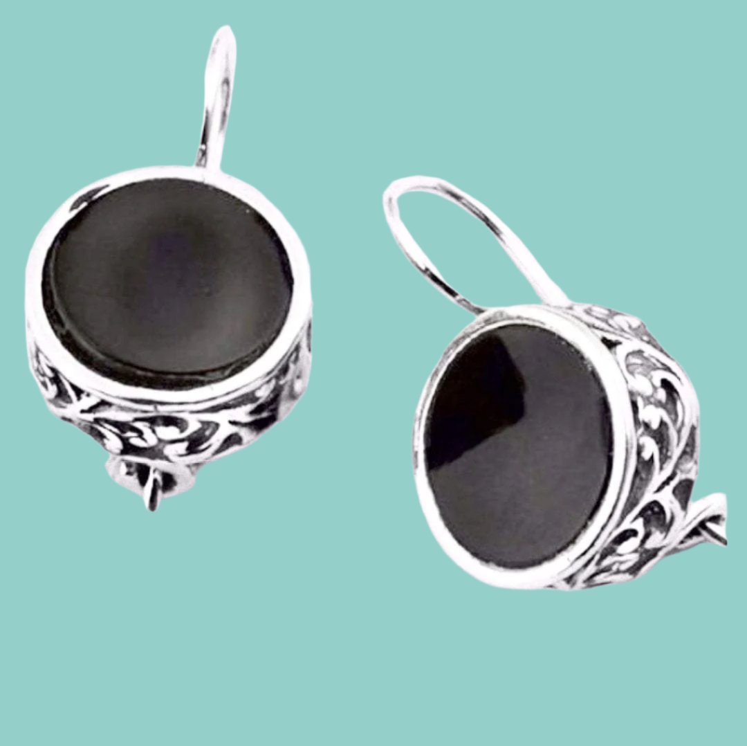 Silver earrings / black onyx cabochon / earrings for women / dangle earrings - Bluenoemi