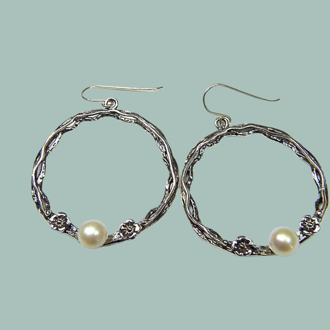 Silver flowers pearls earrings / earrings for women / dangle pearls earrings - Bluenoemi