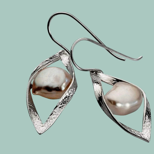 Silver mother of pearl earrings, Feminine and elegant design.