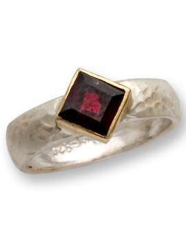 Ring silver gold 9 carats set with a faceted garnet ring for woman - Bluenoemi