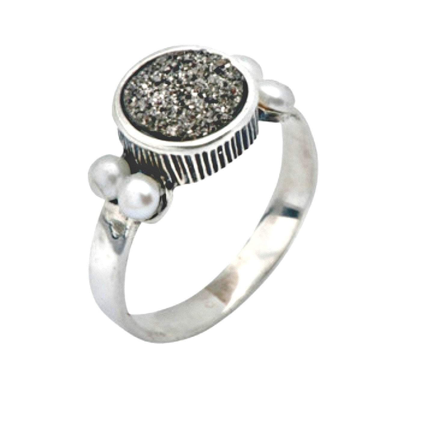 Silver Ring. 925 Sterling Silver ring set with a druzy quartz stone and pearls - Bluenoemi