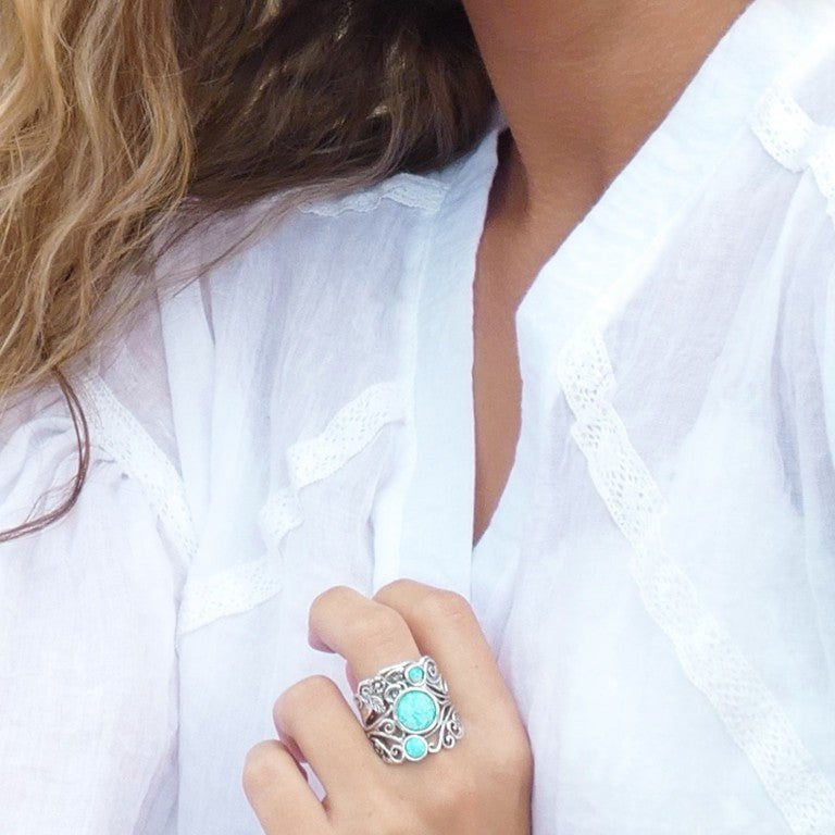 Shine Bright: Explore Our Stunning Silver Ring set with a blue lab opal. - Bluenoemi