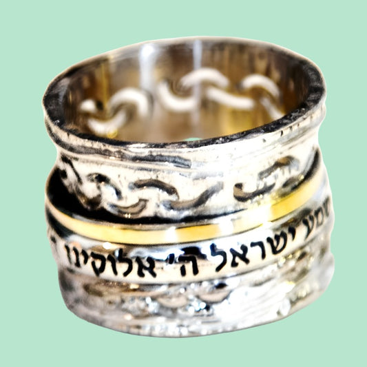 Motivational Spinner Ring. This ring features an engraved outer band with inspiring words to help you stay on track. - Bluenoemi