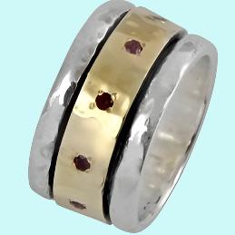 Spinner Ring for woman Jewelry. Sterling Silver and 9kt Gold Ring set with garnets. - Bluenoemi