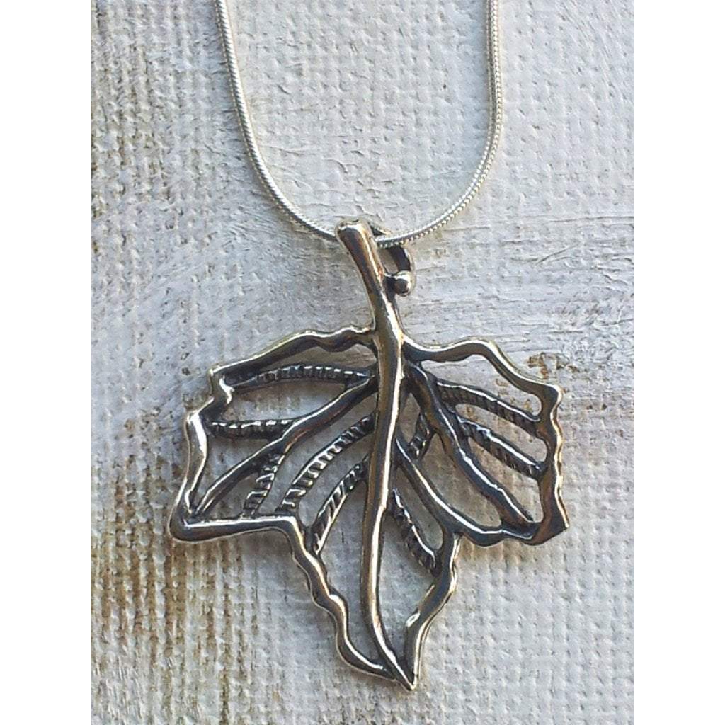 Sterling silver necklace with an Automn leaf motif pendant - Bluenoemi