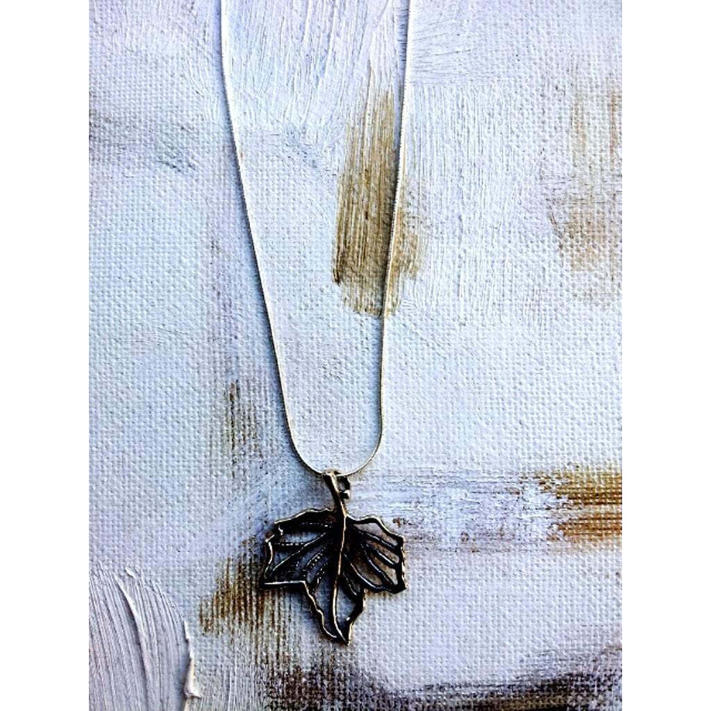 Sterling silver necklace with an Automn leaf motif pendant - Bluenoemi