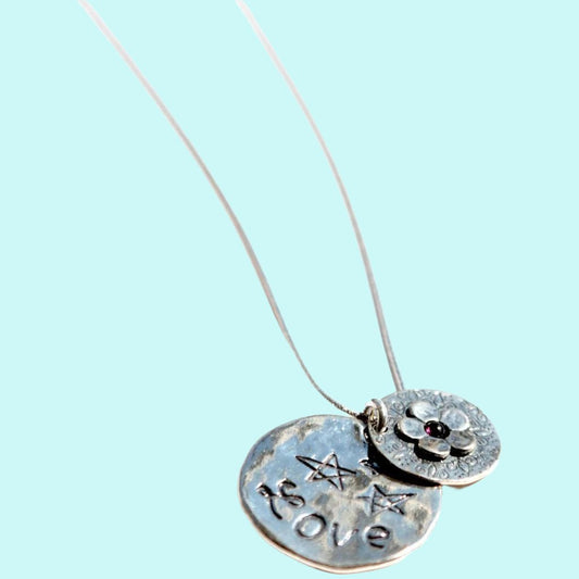 Sterling Silver Necklace with a flower motif engraved "love" - Bluenoemi