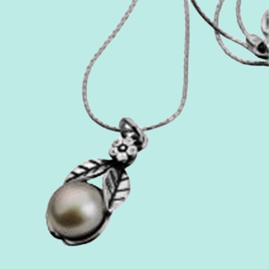 Silver Necklace , pearl pendant floral design - Bluenoemi